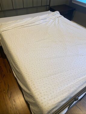 Bee and willow cotton Bed Sheet with Subtle Beige leaf Motif cotton